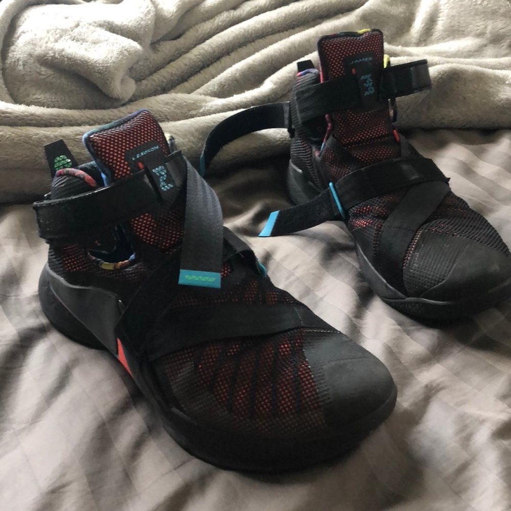 Nike lebron soldier Galaxy basketball shoe